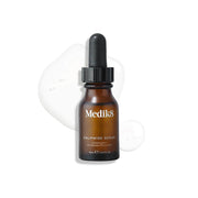 Frasco castanho de vidro com conta-gotas preto, contendo sérum Medik8 Calmwise Serum 15ml, indicado para acalmar e reduzir vermelhidão da pele sensível