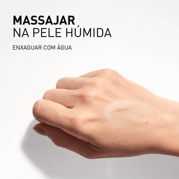 filorga skin prep gel limpeza imagem de mão com produt espalhado e texto que diz: massajar na pele húmida e enxaguar com água.