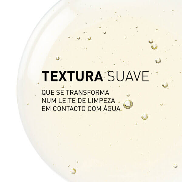 filorga skin prep óleo desmaquilhante imagem da textura da fórmula do produto com uma gota de óleo no fundo e texto que diz: textura suave que se transforma num leite de limpeza em contacto com água.