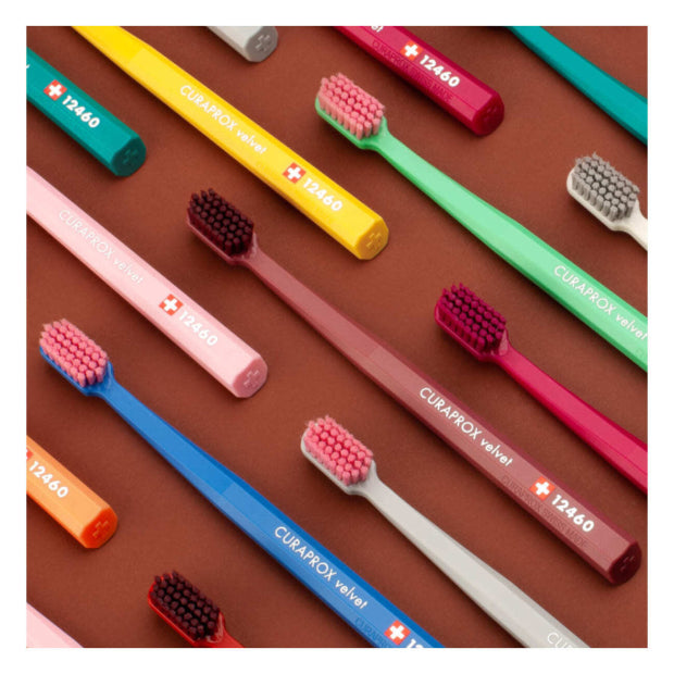 Curaprox Escova de Dentes Velvet CS 12460